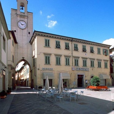 Borgo S. Lorenzo - The square